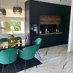 Luxury Apartment Tada